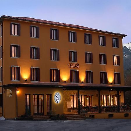 Albergo Ristorante Flora فيتوريو فينيتو المظهر الخارجي الصورة